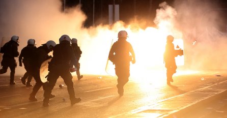 Atina: Demonstranti bacali molotovljeve koktele na policiju