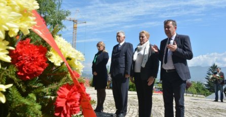 Polaganjem cvijeća na Vracama obilježeni Dan pobjede nad fašizmom i Dan Evrope