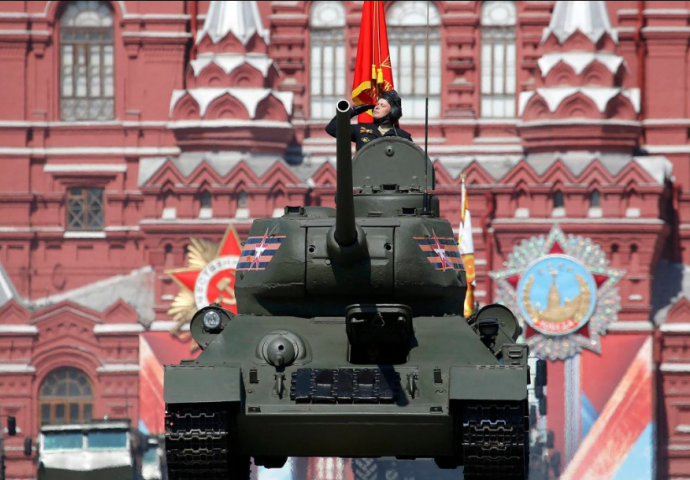 U vrijeme sankcija Putin vojnom paradom poslao poruku o snazi ruskog oružja