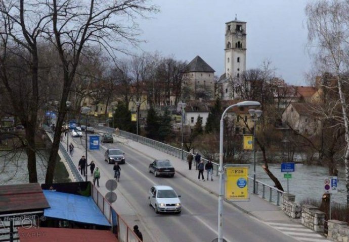 Bihać: Učenik preminuo nakon pada sa prozora škole!