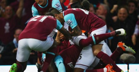West Ham savladao Manchester United za oproštaj od Upton Parka