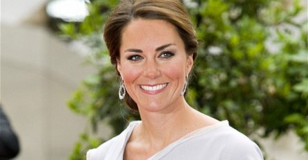 Napravite jednostavnu punđu koju Kate Middleton često nosi 