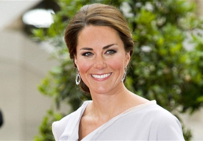 Napravite jednostavnu punđu koju Kate Middleton često nosi 