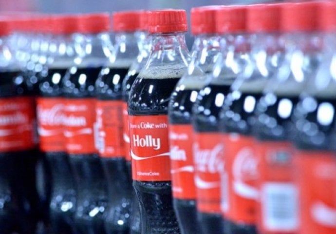 'Danas mi je u prodavnicu ušao dječak od desetak godina i tražio coca-colu sa imenom Maja'