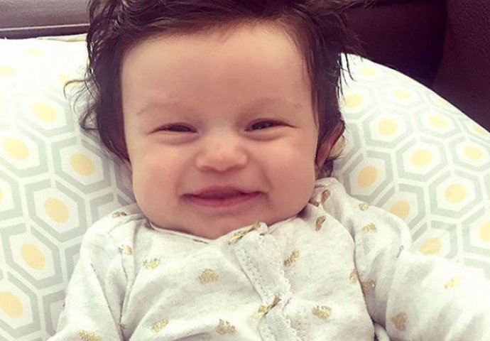 Ove bebice imaju svega nekoliko mjeseci, a već se mogu pohvaliti preslatkom frizuricom