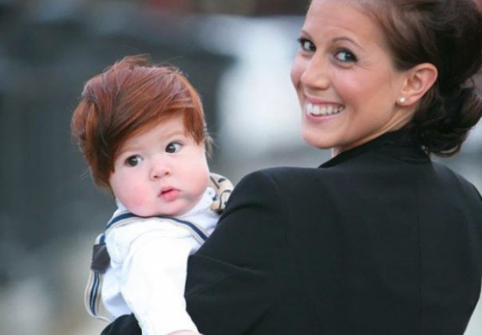 Ove bebice imaju svega nekoliko mjeseci, a već se mogu pohvaliti preslatkom frizuricom