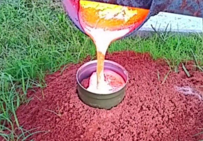 Moralno ili ne: Umjetnici sipaju tečni aluminijum u mravinjak kako  bi dobili ove oblike (VIDEO)