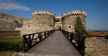 BEOGRAD: Muškarac pao sa Kalemegdanske tvrđave  i na mjestu ostao mrtav