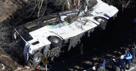 TRAGEDIJA: U prevrtanju autobusa poginulo osam, a povrijeđene 44 osobe