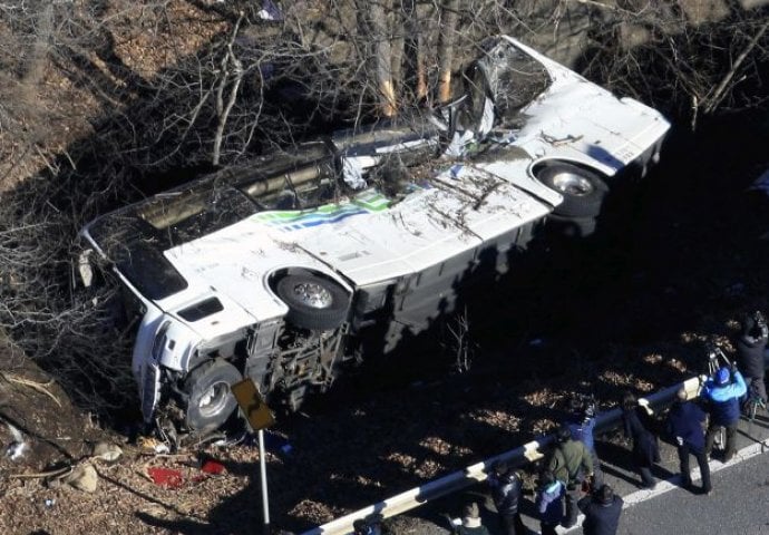 TRAGEDIJA: U prevrtanju autobusa poginulo osam, a povrijeđene 44 osobe