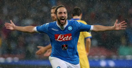 San Paolo, crvene baklje, dimne bombe i "GON-ZA-LO HI-GUA-IN"