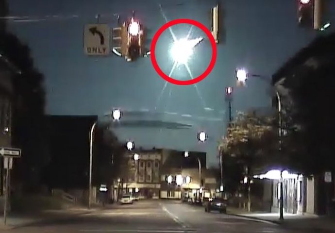 NLO ili? Policajac snimio neobično svjetlo na nebu, javilo se još 700 ljudi da je vidjelo istu stvar
