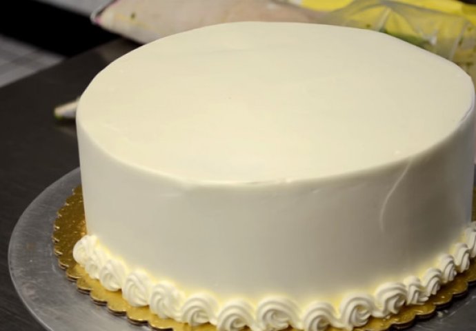 Brzo i učinkovito: Ono kad imaš samo dvije minute za ukrasiti cijelu tortu (VIDEO) 