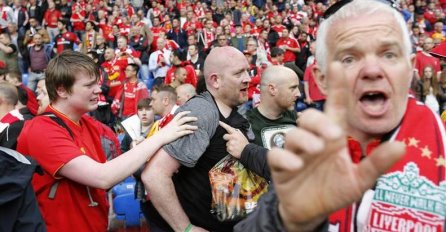 Sukob navijača Liverpoola i Seville prije finalne utakmice