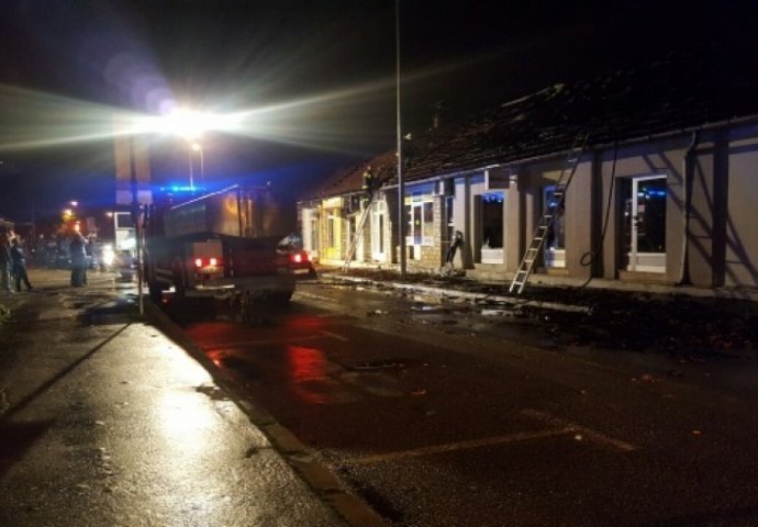 U požaru u centru Banjaluke vatra progutala više objekata