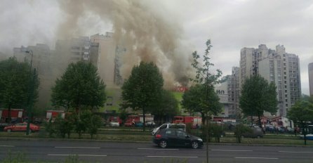 Povrijeđen vatrogasac u Alipašinom Polju u Sarajevu zbog požara u Konzuma