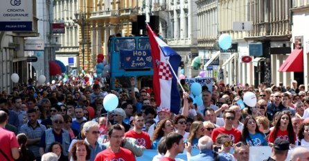 Dvije suprostavljene grupe: Tuča na zagrebačkim protestima 