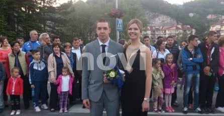 Defile mladosti i ljepote: Konjic ispratio još jednu generaciju maturanata Srednje škole Konjic (FOTO)