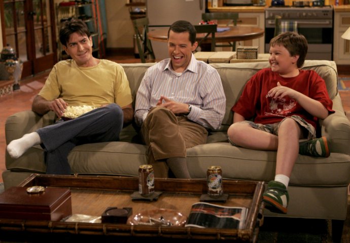 Nešto smiješno? Pogledajte kako danas izgleda Alan iz 'Dva i po muškarca'