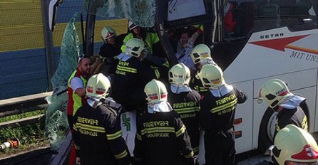 Autobus pun djece udario u kamion, više povrijeđenih
