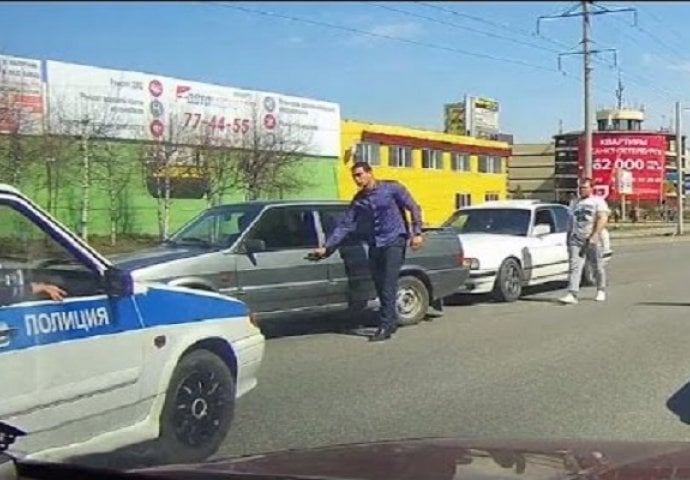 Samo u Rusiji: Najbrža intervencija policije u historiji oduševila javnost (VIDEO)