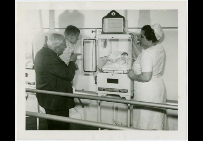 BIZARNO ILI HUMANO? Doktor je spasao 6.500 beba, ali na veoma čudan način