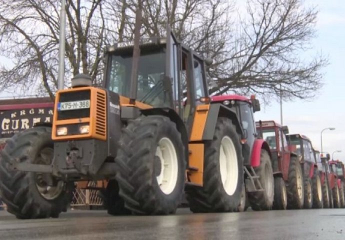 Poljoprivrednici i dalje blokiraju granični prelaz Izačić