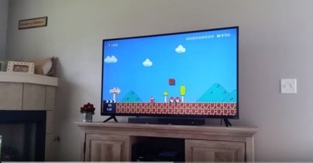 Krenula je da igra igricu Super Mario, trenutak poslije dešava se nešto fenomenalno (VIDEO) 