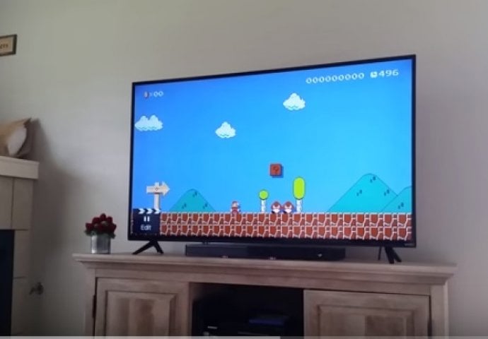 Krenula je da igra igricu Super Mario, trenutak poslije dešava se nešto fenomenalno (VIDEO) 