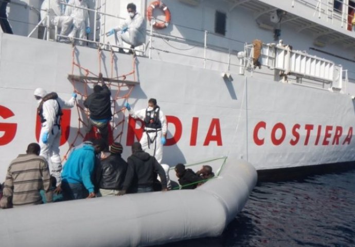 Italija: Obalska straža spasila 2.600 migranata kod obala Libije