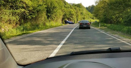 Automobil se prevrnuo na krov: Saobraćajna nesreća u blizini Hadžića