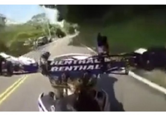 Najluđa vožnja motorom kroz naselje: Zbog ovakvih, vozači motora su na udaru javnosti (VIDEO)