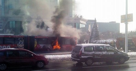 Zapalio se autobus na Novom Beogradu, nema povrijeđenih