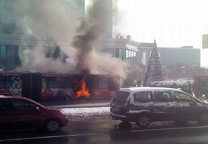 Zapalio se autobus na Novom Beogradu, nema povrijeđenih