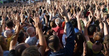 Hrvatska na nogama: Preko 25.000 ljudi na protestima u znak podrške reformi obrazovanja