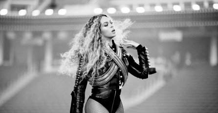 Šta Beyonce radi iza bine?
