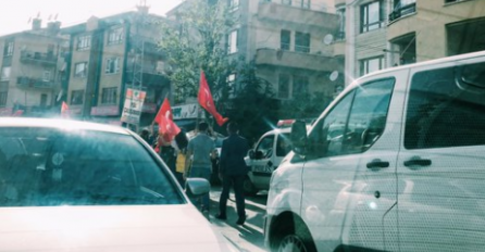 Protest u Ankari: Turski demonstranti jajima gađali njemačku ambasadu