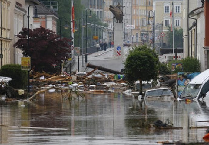 Izbjeglice pomažu Njemcima u poplavljenim područjima