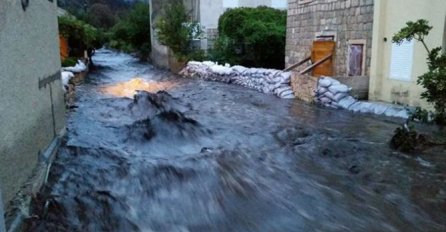 U poplavama širom Evrope poginulo najmanje 18 osoba