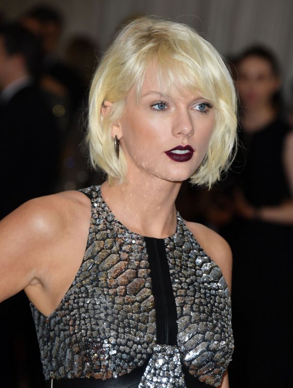 taylor-swift-blond-platine-5595499