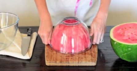 Genijalan trik kako da servirate lubenicu pomoću zdjele (VIDEO)