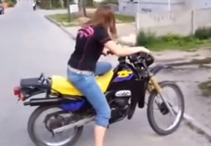  Ove djevojke sjele su na motor, no nakon ovoga sigurno više neće (VIDEO)