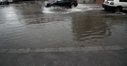 Nevrijeme praćeno grmljavinom i jakom kišom pogodilo Zenicu