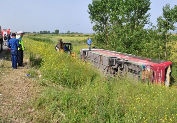 Indija:  U sudaru autobusa i vozila 17 mrtvih