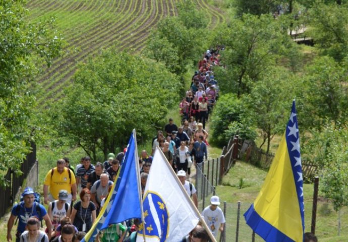 Više od 200 učesnika iz Bihaća na tradicionalnom 'Maršu putem stradanja i spasa'