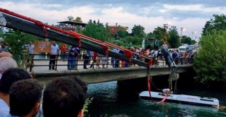 Tragedija u Turskoj: Autobus sa djecom pao u kanal 