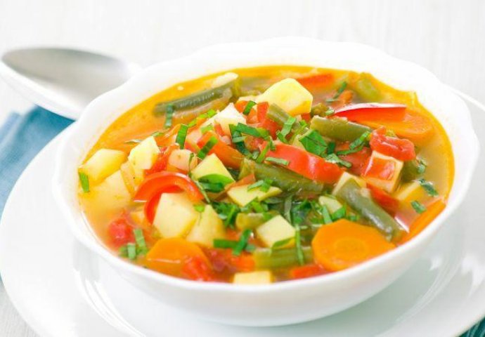 Kremasta supa sa piletinom i povrćem 