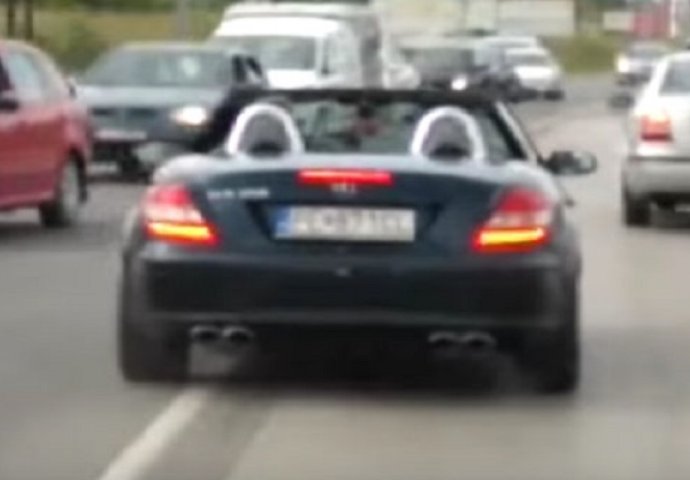 Ovo je za zatvor: Ugradio sirenu hitne pomoći u svog Mercedesa da bi divljao po cesti (VIDEO)