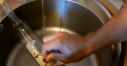 Evo zašto više nikada nećete bacati staklene flaše u smeće (VIDEO)