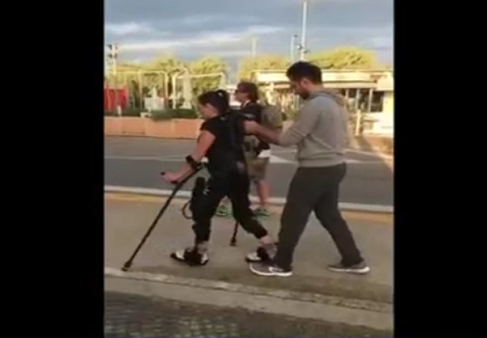 Snaga ljudskog duha: Pogledajte kako je paraplegičarka prepješačila punih 15 kilometara (VIDEO)